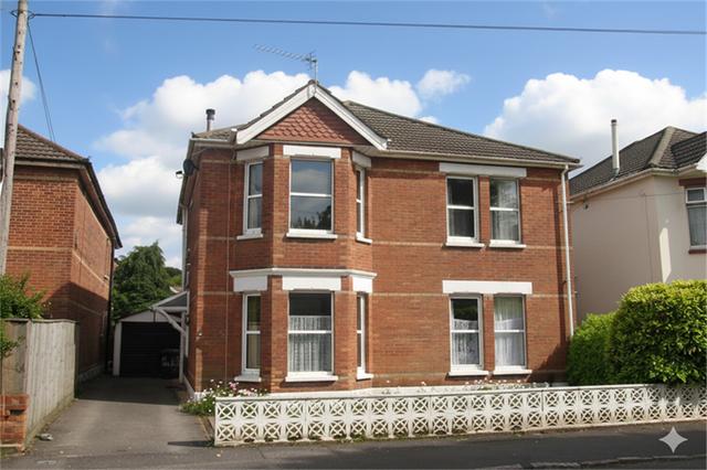 6 bed house — Gerald Road, Charminster