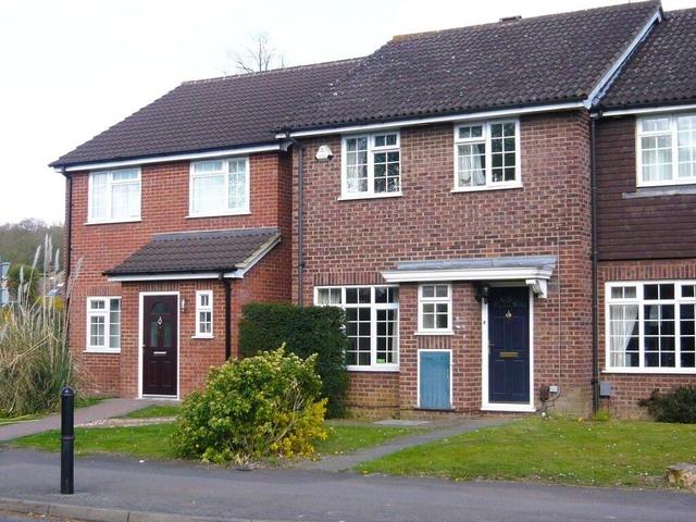 4 bed house — Broadacres, Guildford