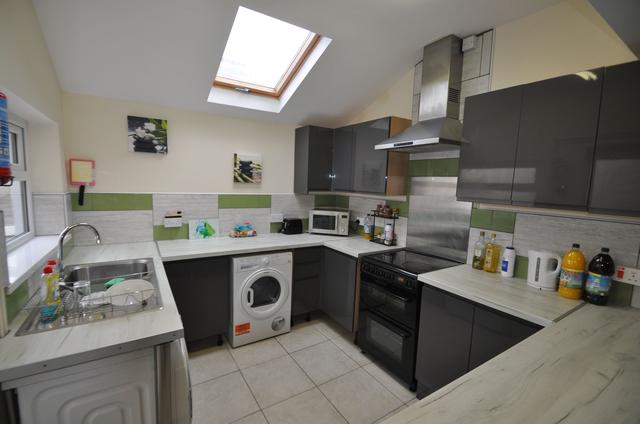 5 bed house — Baglan Street, Port Tennant