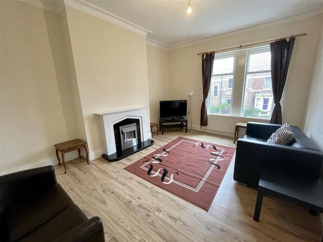 3 bed apartment — Beach Road, South Shields