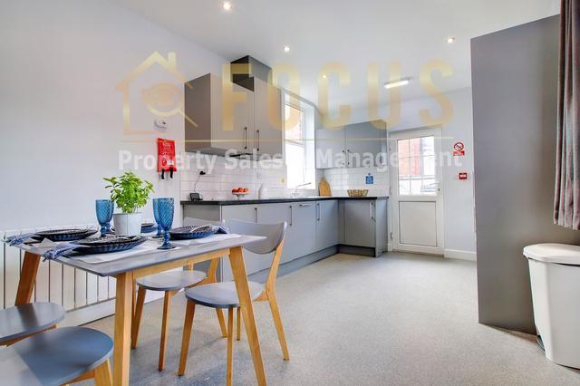 4 bed house — St. Leonards Road, Clarendon Park