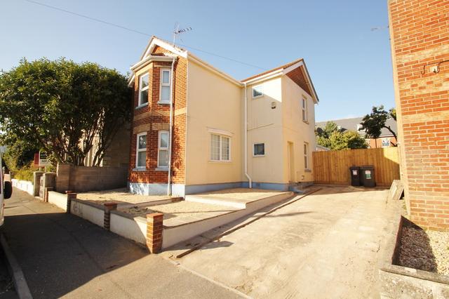 5 bed house — Maple Road, Winton