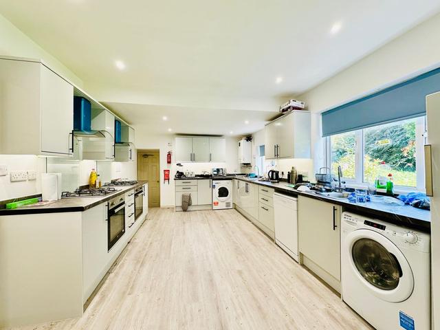 10 bed house — Rolleston Drive, Lenton
