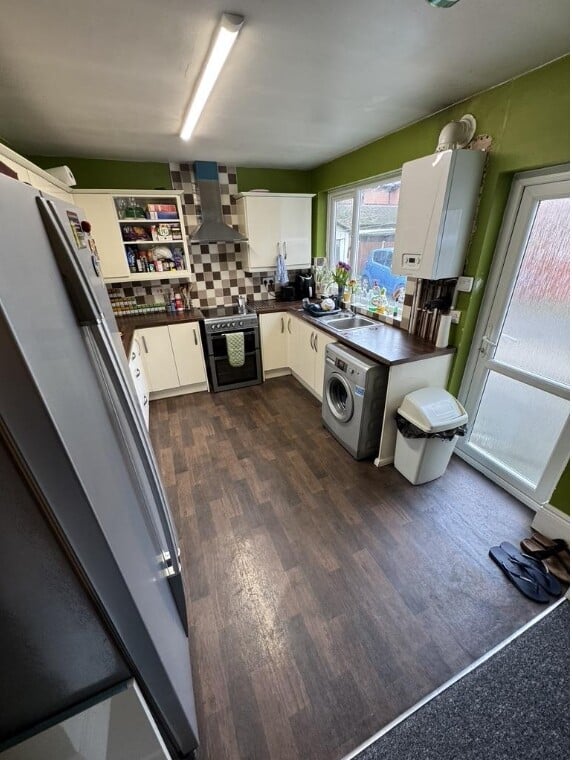 5 bed house — Beeston Road, Dunkirk
