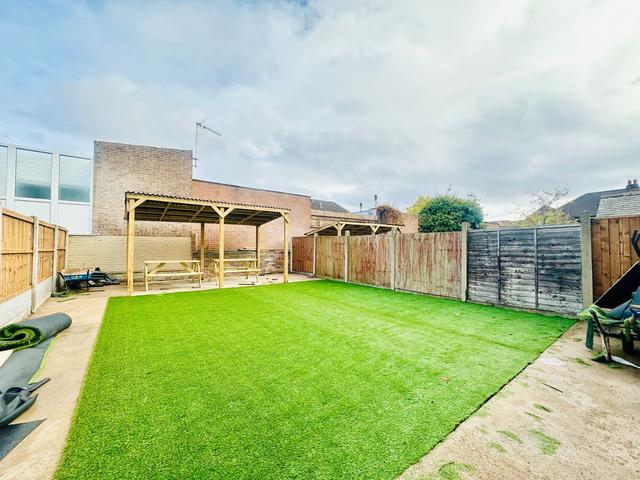 8 bed house — Harlaxton Drive, Lenton