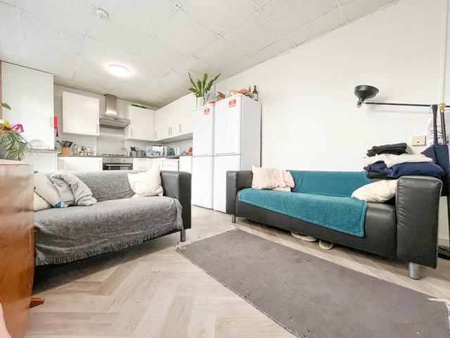 5 bed house — Whitchurch Road, Heath