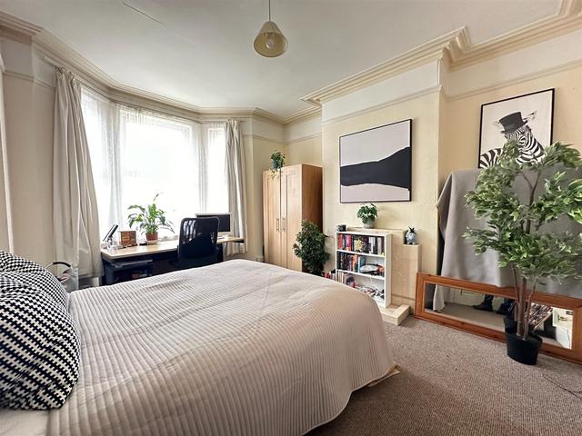 7 bed house — Monks Road, Mount Pleasant