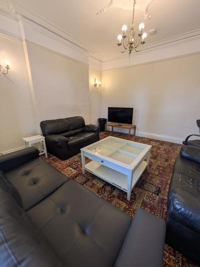 8 bed house — Derby Road, Lenton