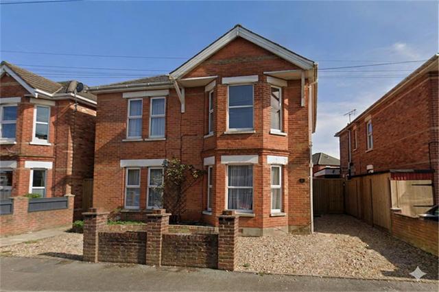 6 bed house — Fortescue Road, Charminster
