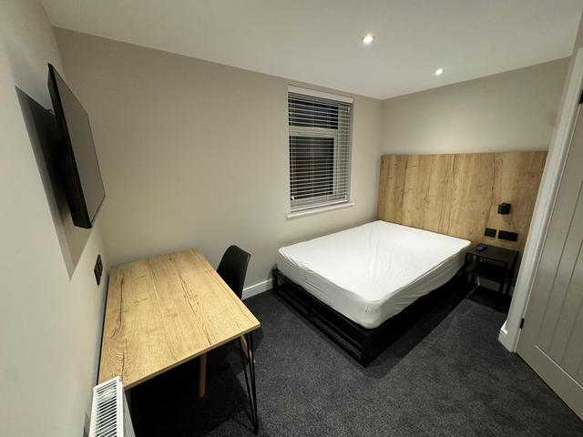 5 bed house — Peach Street, Mackworth