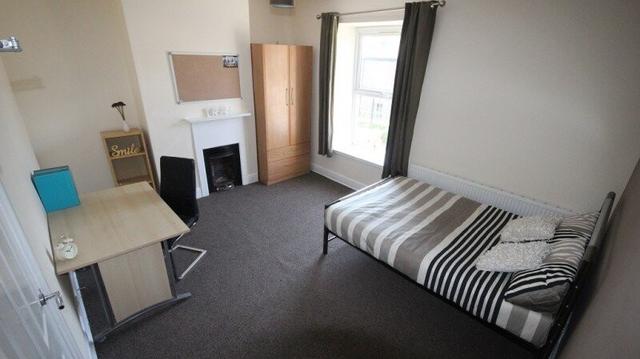 5 bed house — Newbould Lane, Broomhill