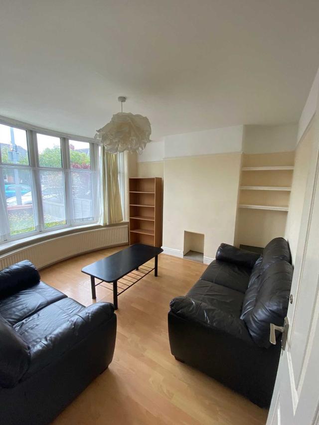 3 bed house — Heyscroft Road, Withington