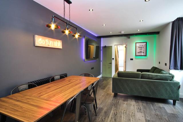 6 bed house — Heathcoat Street, Golden Triangle