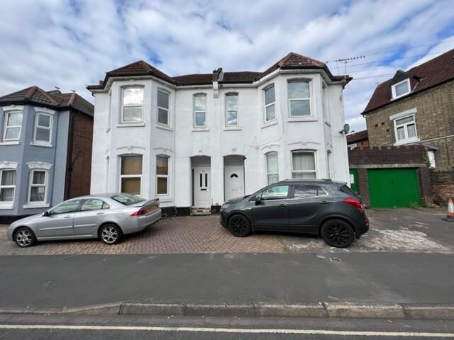 4 bed house — The Polygon, Polygon, The Polygon