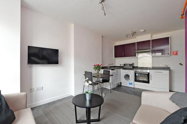 4 bed house — 5 Fitzalan Square, City Centre