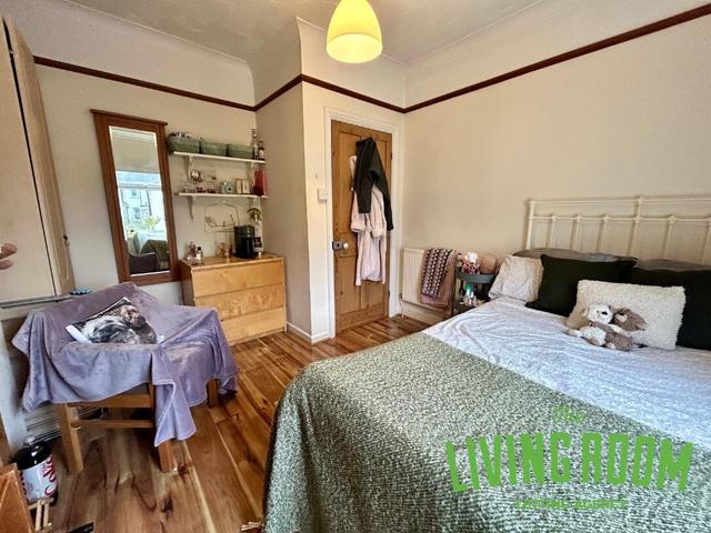 6 bed house — Flora Street, Cathays