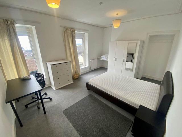 3 bed house — Bayview Terrace, Brynmill