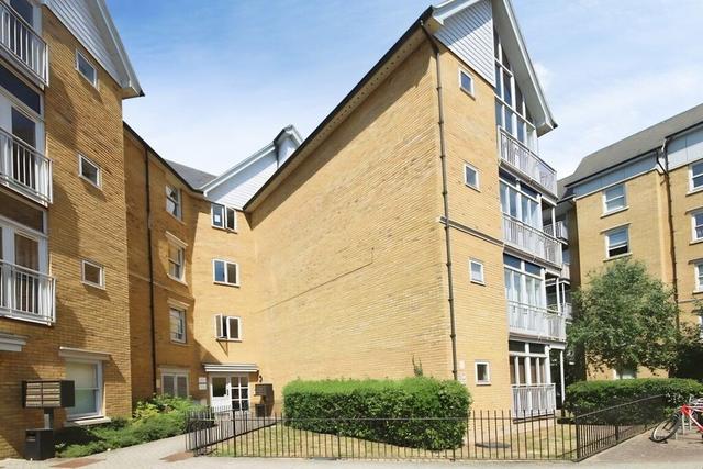1 bed apartment — Bingley Court, City Centre