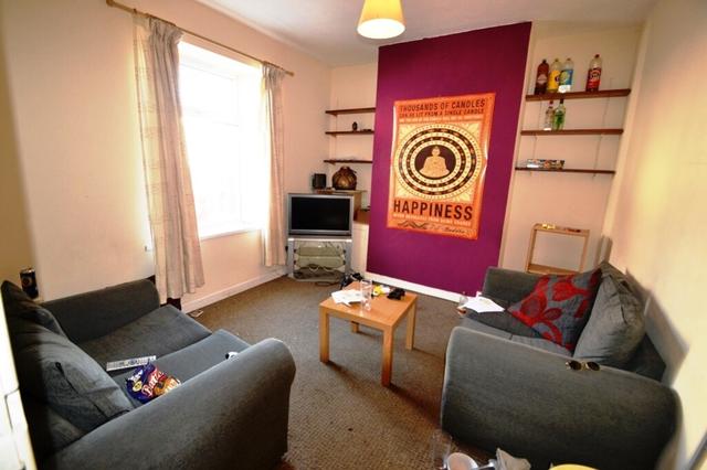 4 bed house — Wyeverne Road, Cathays