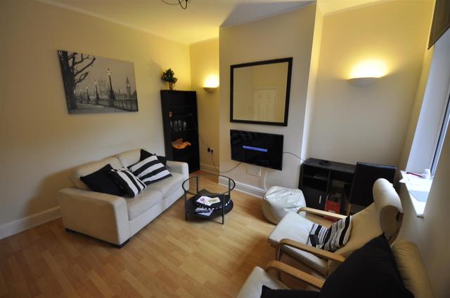 4 bed house — Redshaw Street, City Centre