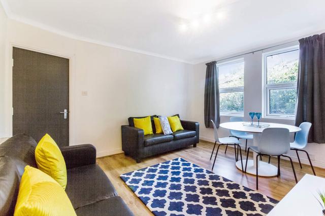 5 bed apartment — St. Michaels Lane, Headingley