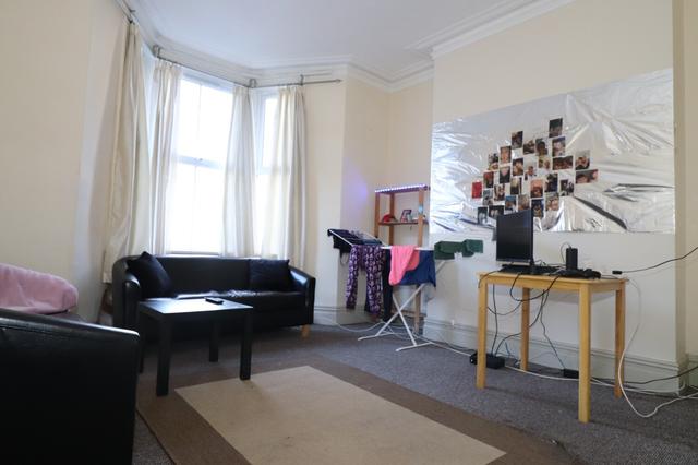 5 bed house — Ruthin Gardens, Cathays