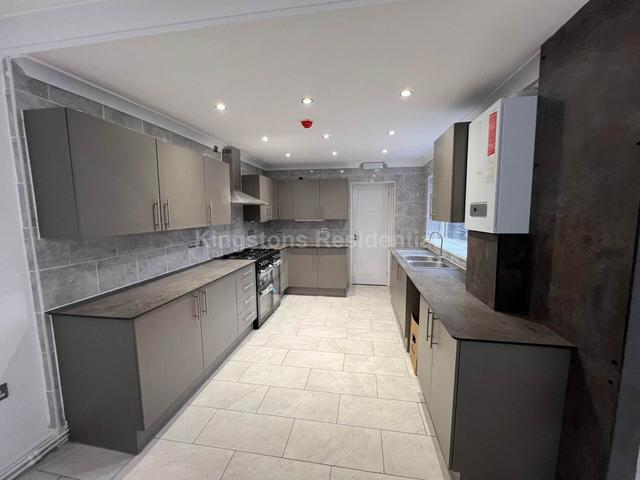 6 bed house — Angus Street Roath, Roath