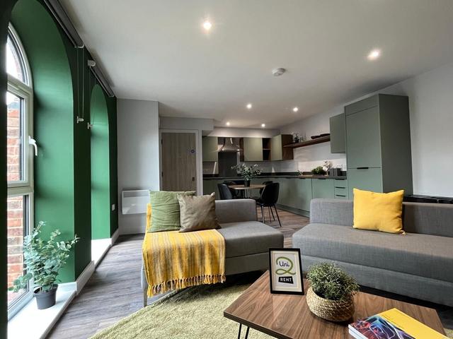 4 bed house — Wollaton Road, Beeston