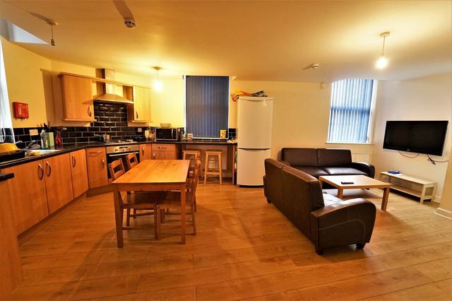 5 bed house — Dulwich Road, Radford