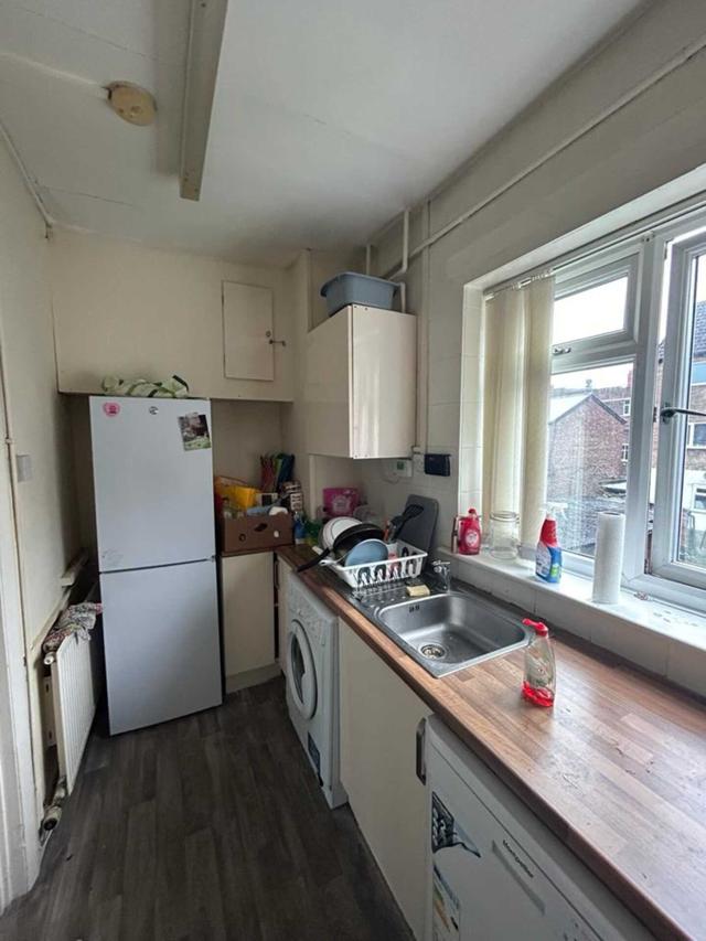 3 bed house — Hilltop Court, Fallowfield