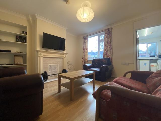 4 bed house — Wyeverne Road, Cathays