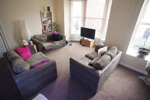 3 bed apartment — Claude Road, Roath