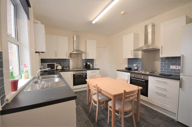 7 bed house — Junction Road, Ecclesall