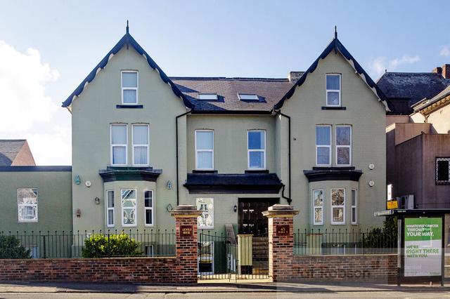 4 bed apartment — Heaton Road, Heaton