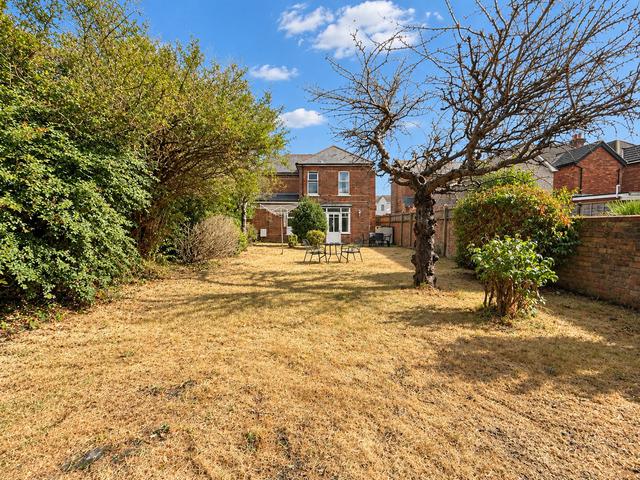 5 bed house — Stanfield Road, Winton