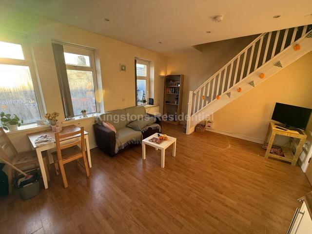 2 bed apartment — City Road Roath, Roath