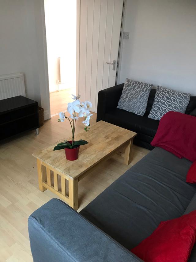 5 bed house — De Beauvoir Road, City Centre