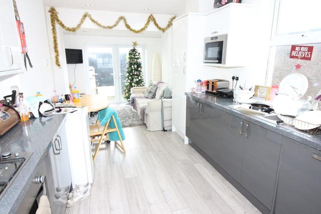 5 bed house — Lisvane Street, Cathays