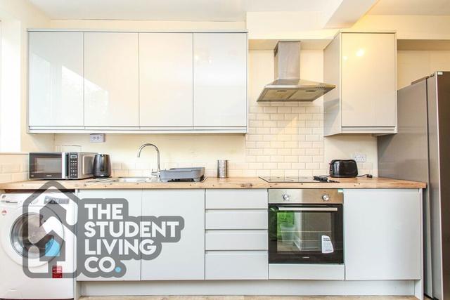 3 bed house — City Road, Beeston