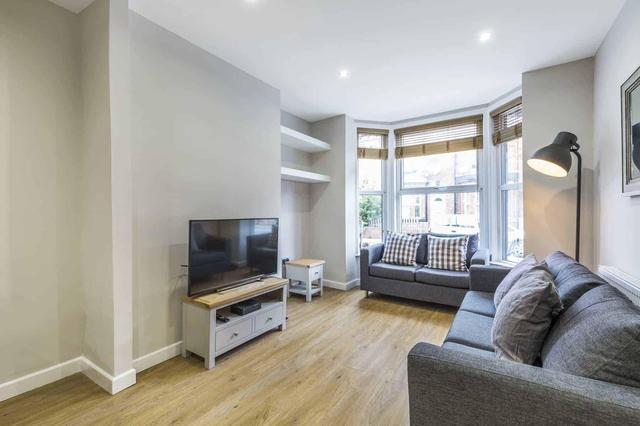 6 bed house — Archery Place, Woodhouse