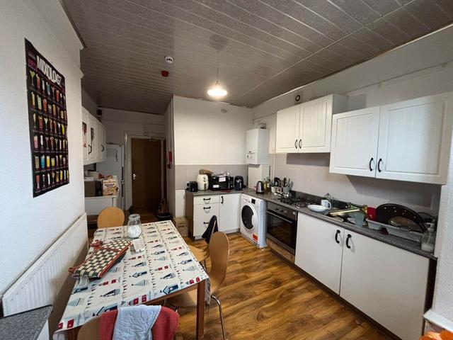 7 bed house — Granville Road, Fallowfield