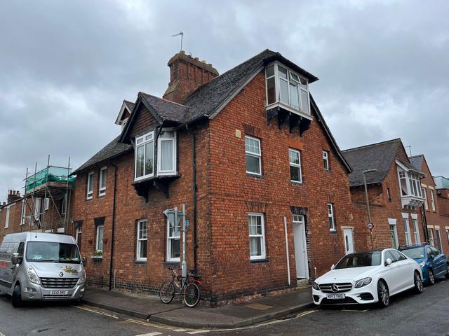 6 bed house — Canal Street, Summertown