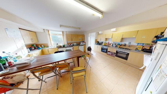 10 bed house — Manor Terrace, Hyde Park