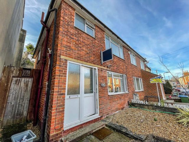 3 bed house — Earls Road, Portswood