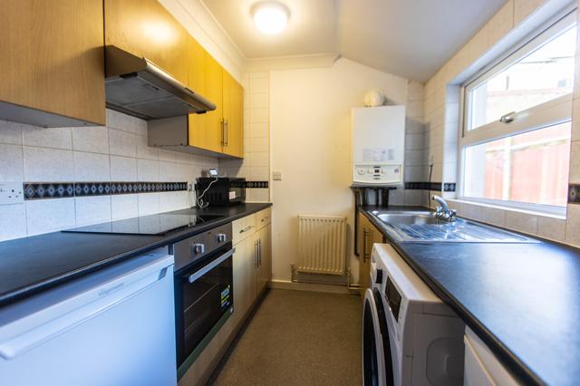 4 bed house — Caledonian Road, Round Hill