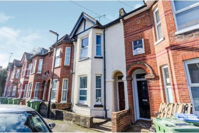4 bed house — Thackeray Road, Portswood, Portswood