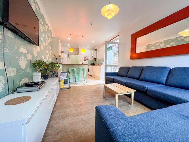 6 bed house — City Road, Roath