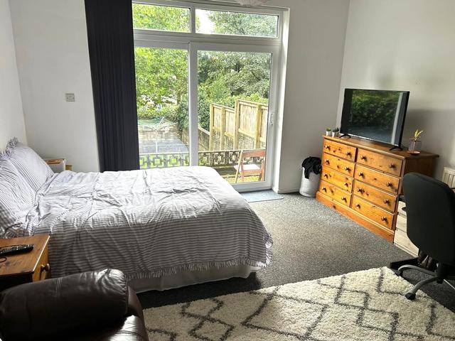 1 bed apartment — Bryn Road, Brynmill