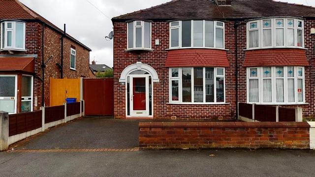 6 bed house — Heaton Road, Withington