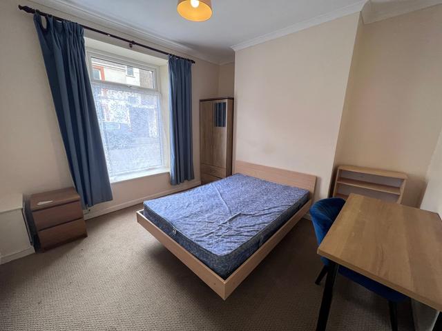 2 bed apartment — Oxford Street, Brunswick